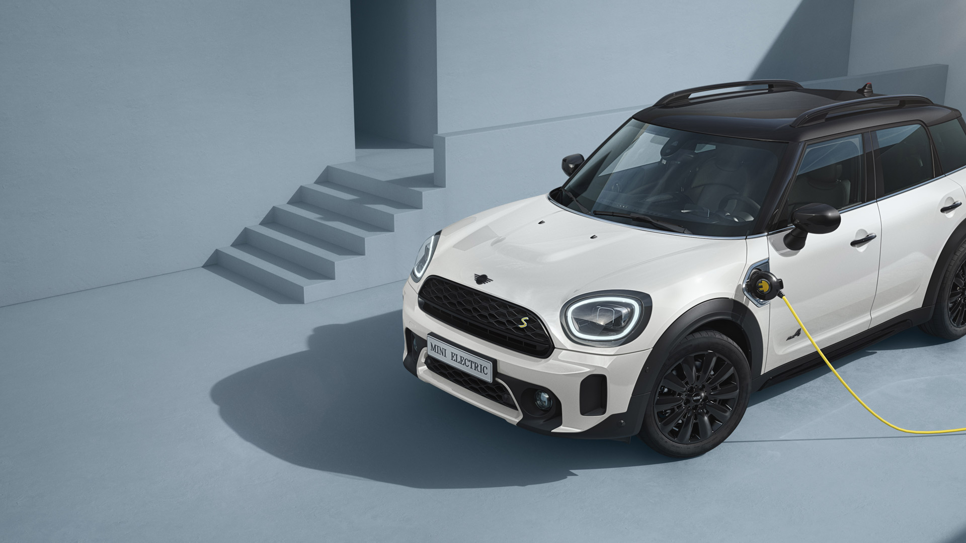 MINI Countryman Hybrid – zijaanzicht – zilver en geel