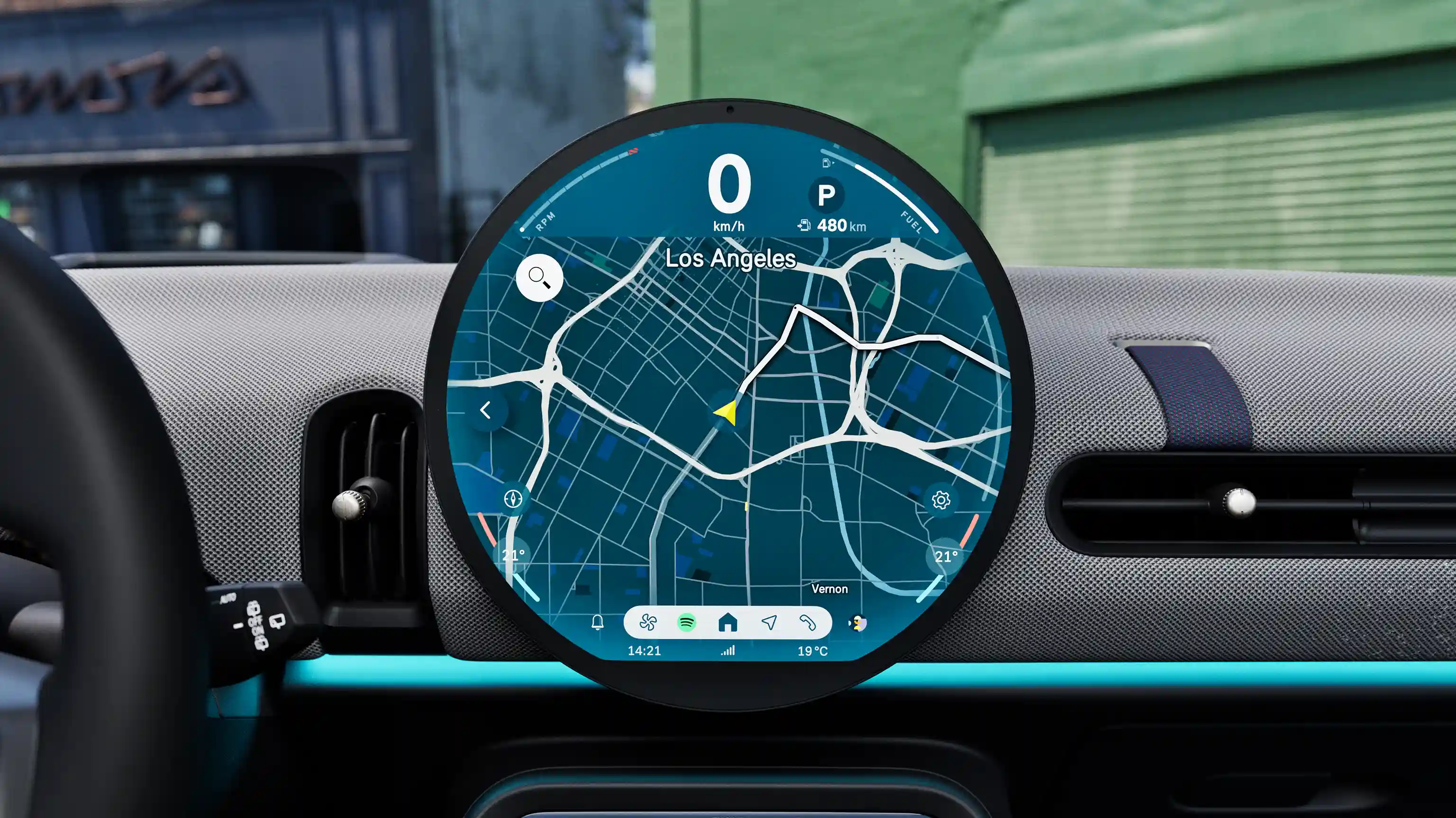 Een blik op het display van de MINI Cooper 5-deurs met navigatie