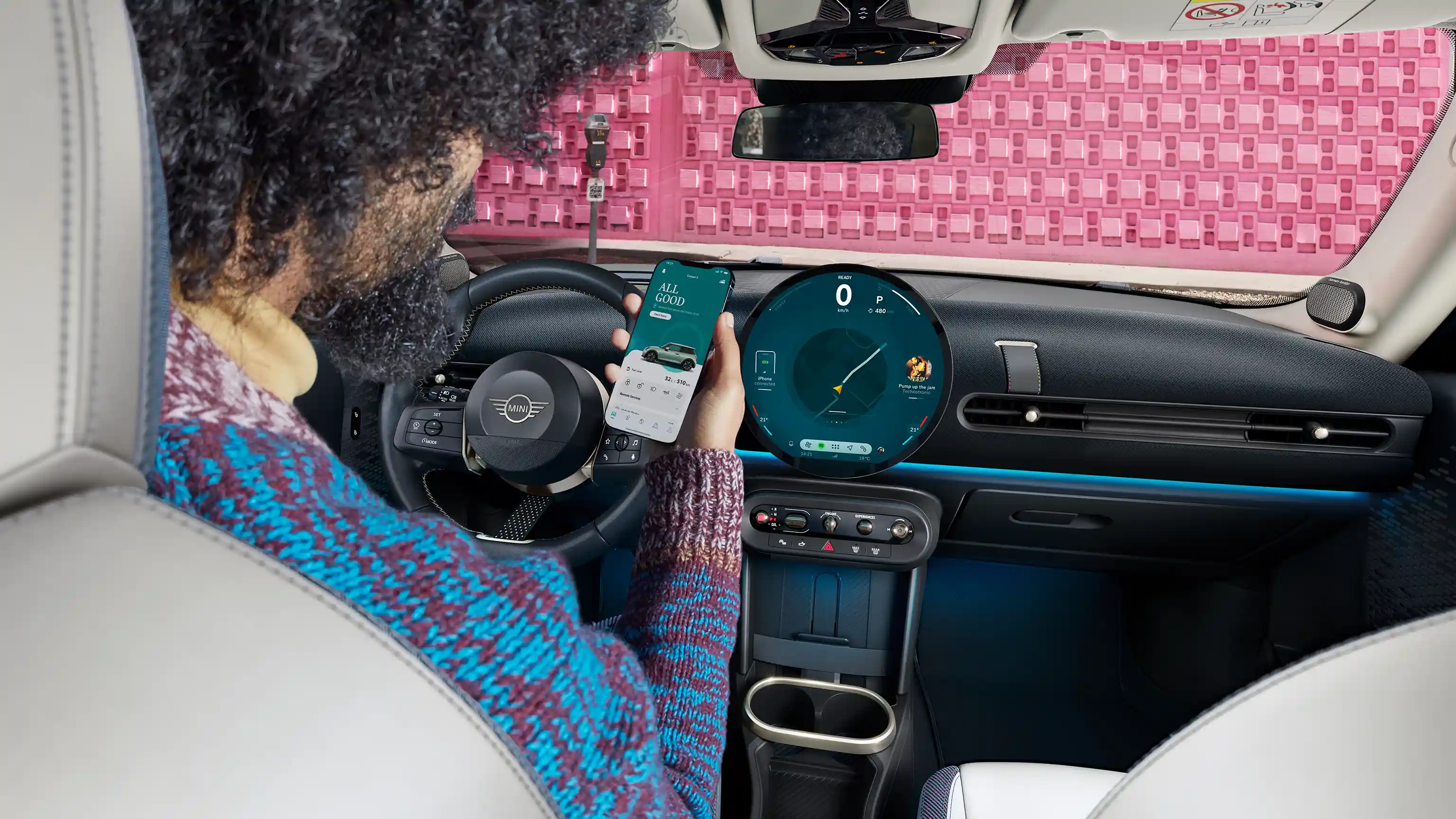 MINI Cooper 5-Deurs - MINI APP