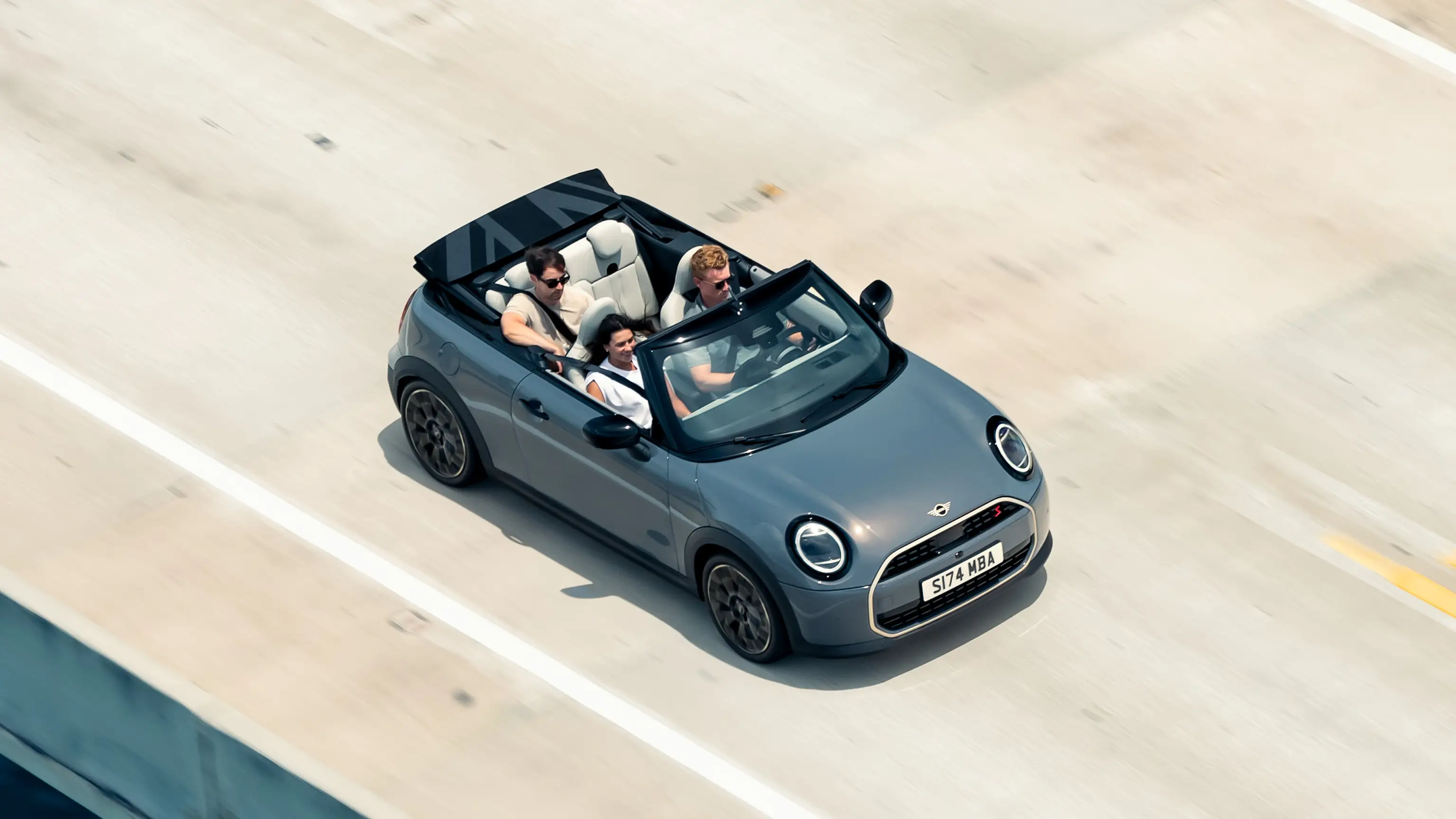 MINI Cooper Cabrio - open lucht