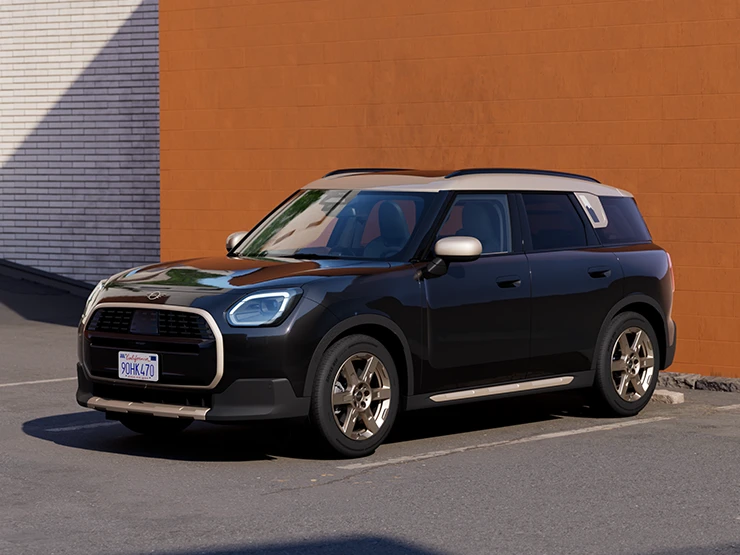 Vue avant latérale de la MINI Countryman Midnight Black avec toit Vibrant Silver stationnée.
