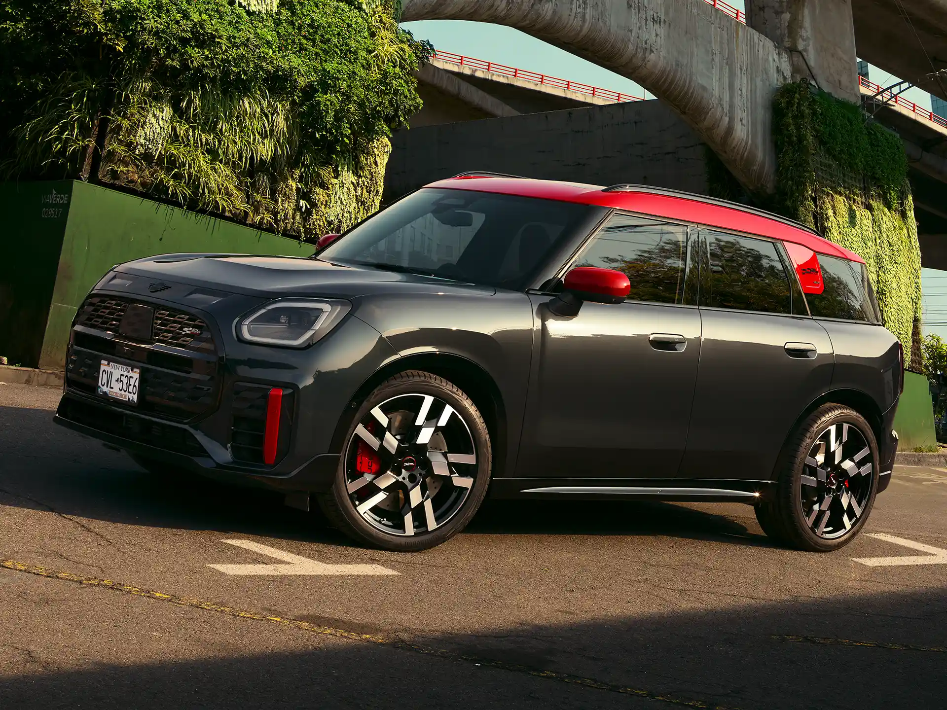MINI John Cooper Works - U25 JCW zijaanzicht