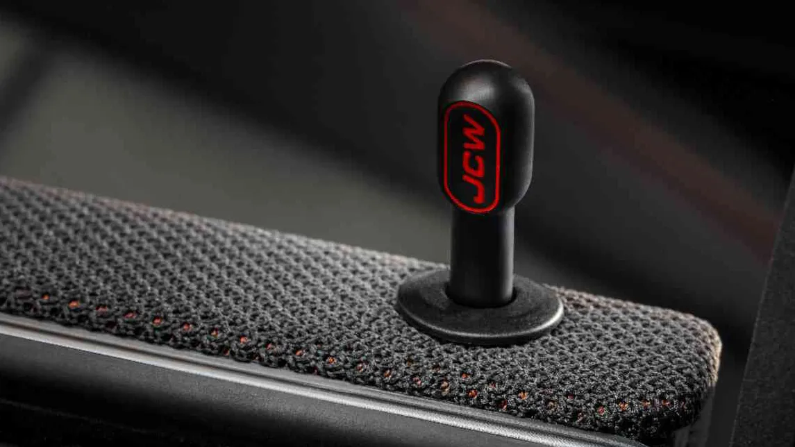 Boutons de verrouillage MINI John Cooper Works au design RED LINE. 