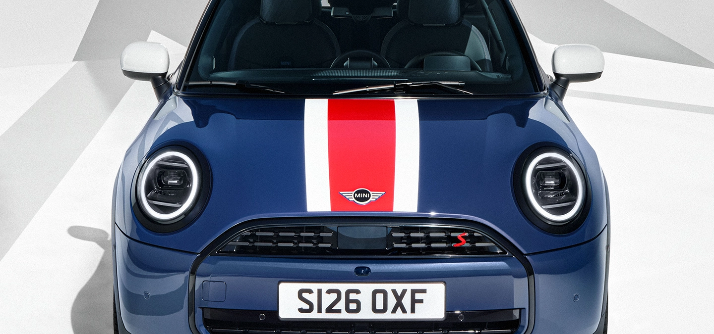 Detailaanzicht van de motorkap-graphic van de MINI Cooper Oxford Edition