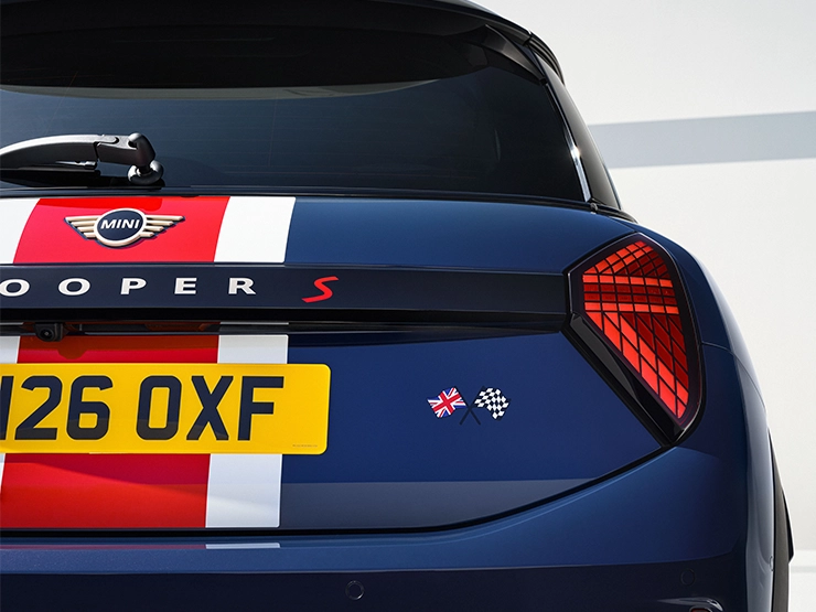 Achteraanzicht van de MINI Cooper Oxford Edition.