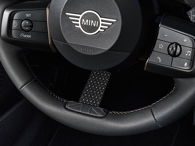 Detailaanzicht van het stuurwiel van de MINI Cooper Oxford Edition.