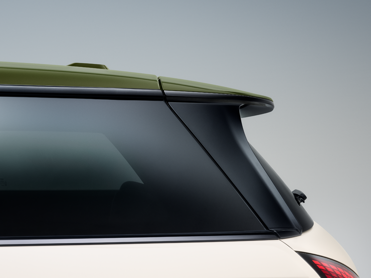 Close-up van het zijaanzicht van het MINI Paul Smith contrasterende dak in Nottingham Green