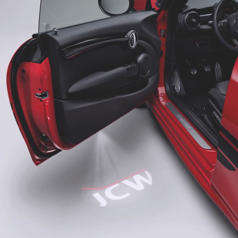 MINI John Cooper Works - rouge et noir - projecteur de porte