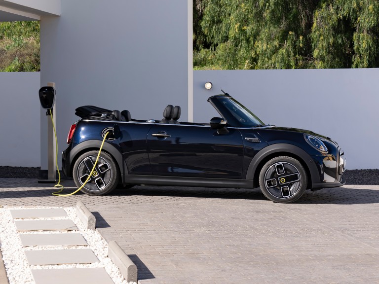 Première MINI Cabrio Electric