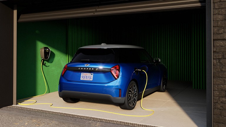 MINI Electromobilité - Vue arrière d'une MINI Cooper Electric