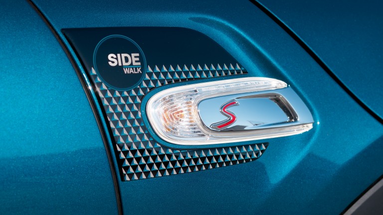 MINI Cabrio édition Sidewalk – ouïes latérales – emblème Cooper S
