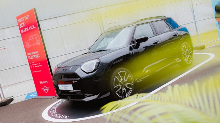 MINI ON TOUR