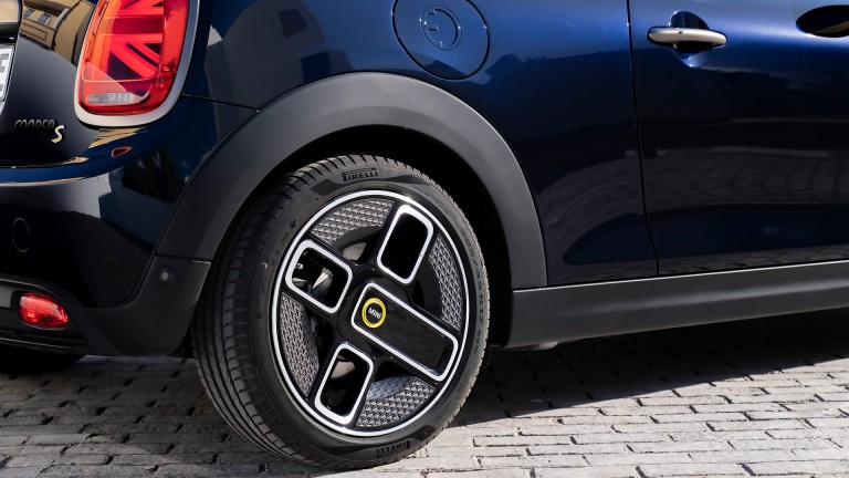 MINI Cabrio Electric - elektrische spaak