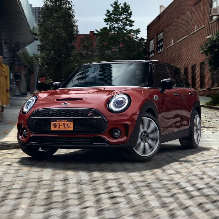 MINI Clubman – rood en zwart – vooraanzicht