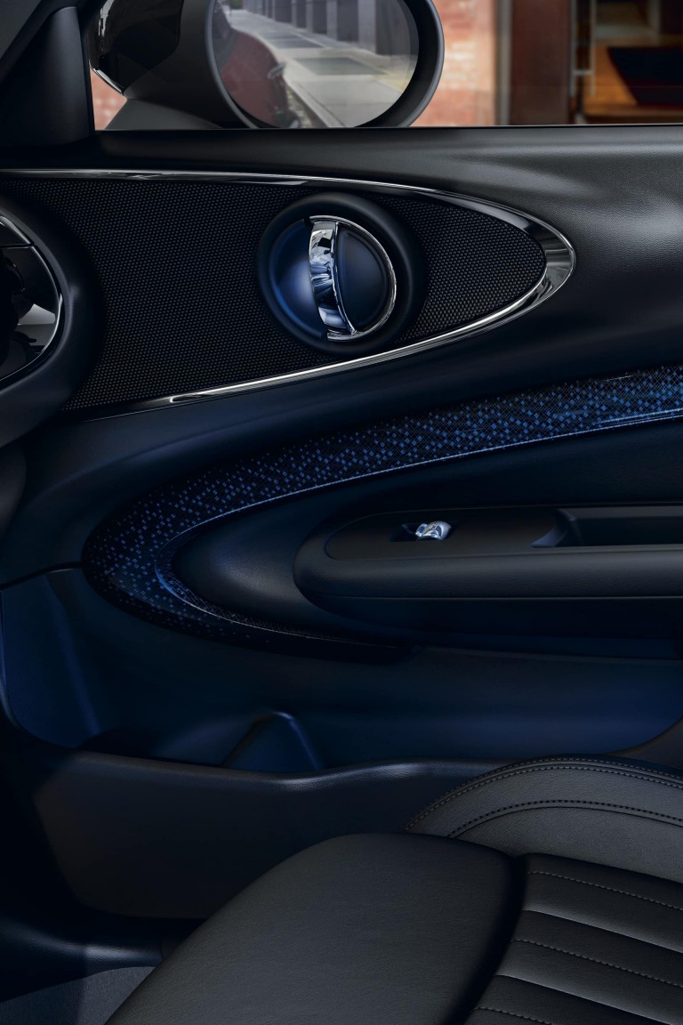 MINI Clubman – interieur – vanaf de achterzijde verlichte portierlijst