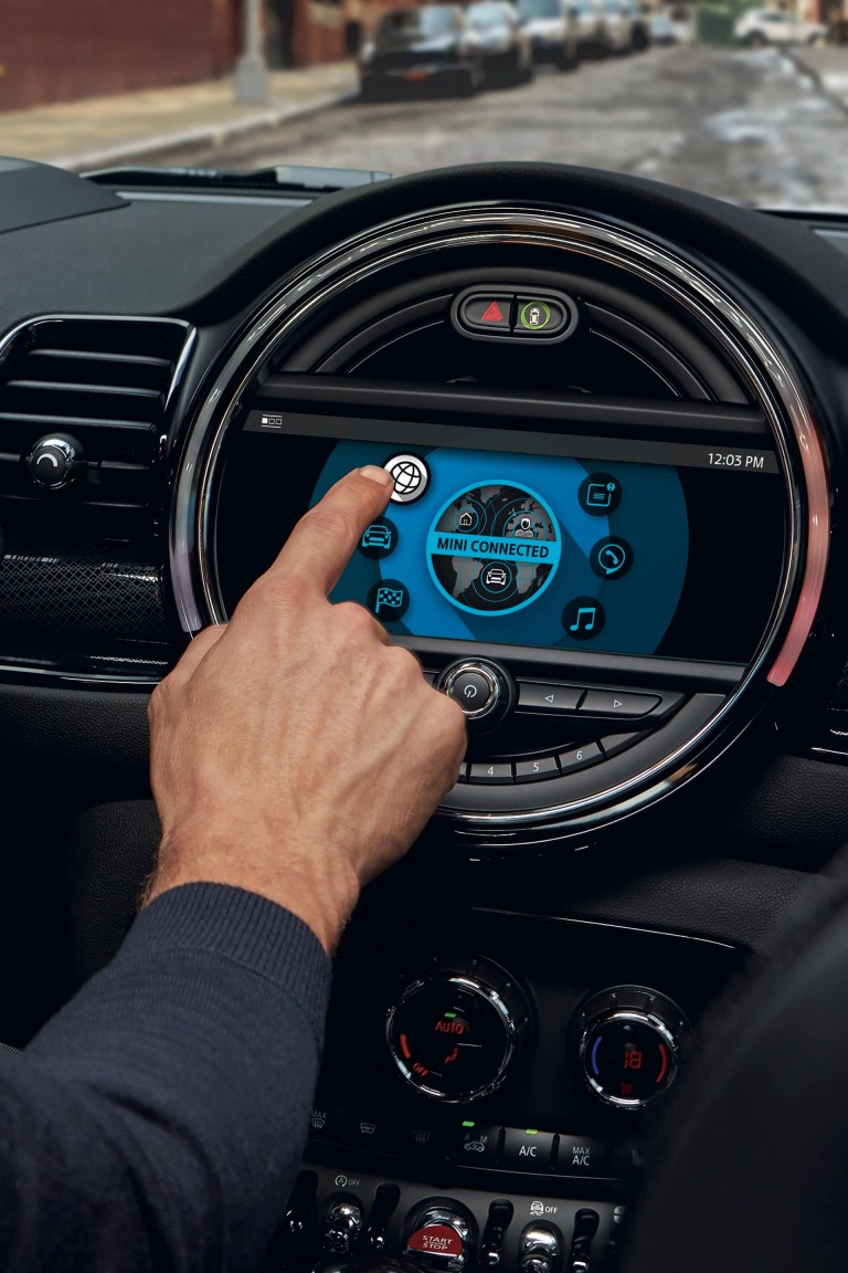 MINI Clubman – interieur – middenconsole met touchscreen